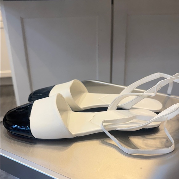 NWT SCHUTZ White and Black Two-Tone lace up  Flat Sandals - Picture 5 of 9